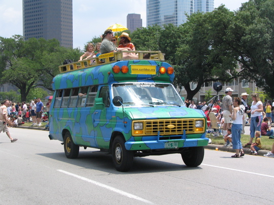 82.earthbus